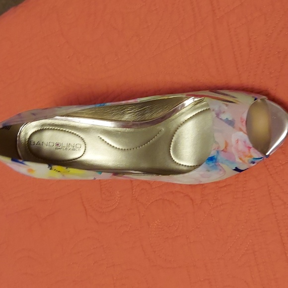 Shoes - Picture 4 of 4